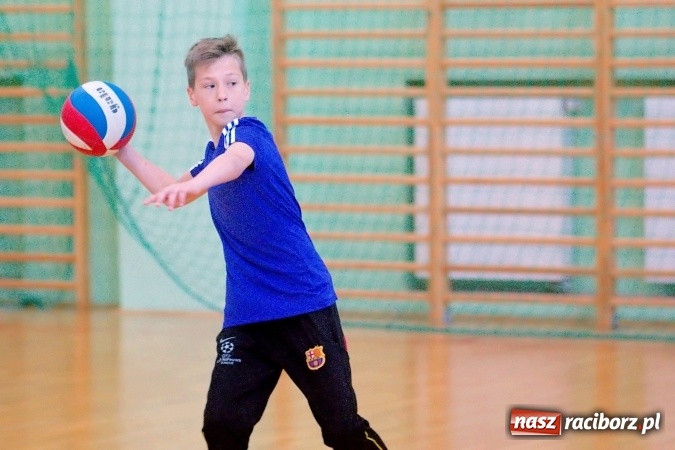 Zdjęcie w galerii na portalu naszraciborz.pl: II Mistrzostwa Raciborza w Dwa Ognie. SP 13 z pucharem wiadomości z regionu