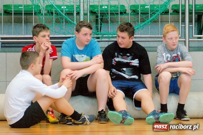 Zdjęcie w galerii na portalu naszraciborz.pl: II Mistrzostwa Raciborza w Dwa Ognie. SP 13 z pucharem wiadomości z regionu