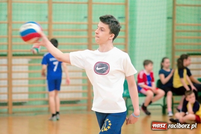 Zdjęcie w galerii na portalu naszraciborz.pl: II Mistrzostwa Raciborza w Dwa Ognie. SP 13 z pucharem wiadomości z regionu