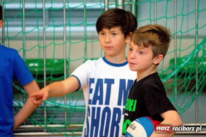 Zdjęcie w galerii na portalu naszraciborz.pl: II Mistrzostwa Raciborza w Dwa Ognie. SP 13 z pucharem wiadomości z regionu