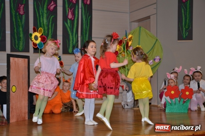 Zdjęcie w galerii na portalu naszraciborz.pl: Przegląd przedszkolnych teatrzyków w Tworkowie wiadomości z regionu