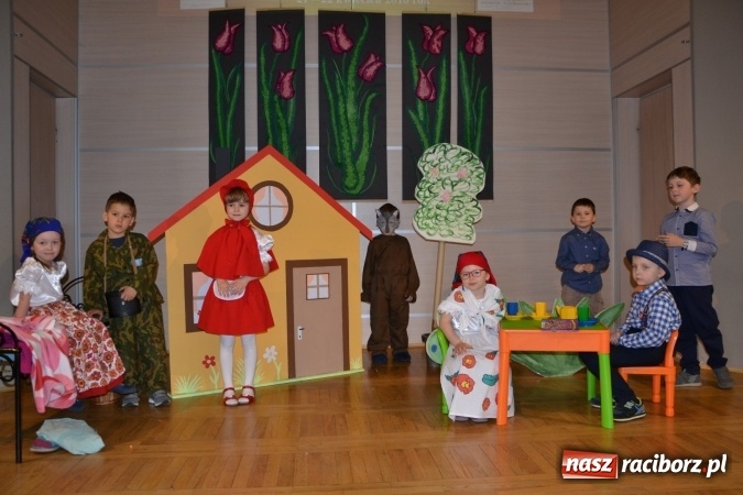 Zdjęcie w galerii na portalu naszraciborz.pl: Przegląd przedszkolnych teatrzyków w Tworkowie wiadomości z regionu