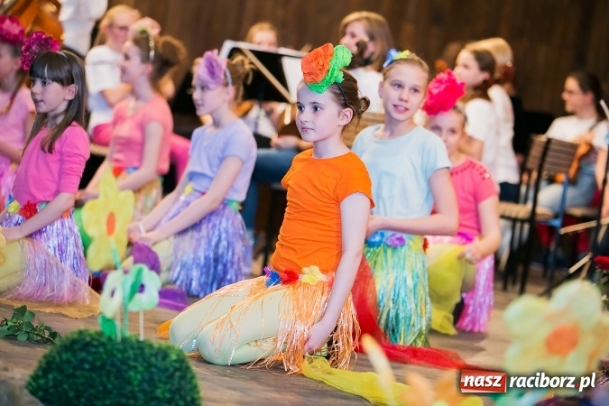 Zdjęcie w galerii na portalu naszraciborz.pl: Oblężenie szkoły muzycznej, która otworzyła swoje drzwi  wiadomości z regionu