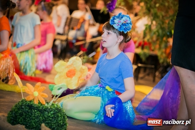 Zdjęcie w galerii na portalu naszraciborz.pl: Oblężenie szkoły muzycznej, która otworzyła swoje drzwi  wiadomości z regionu