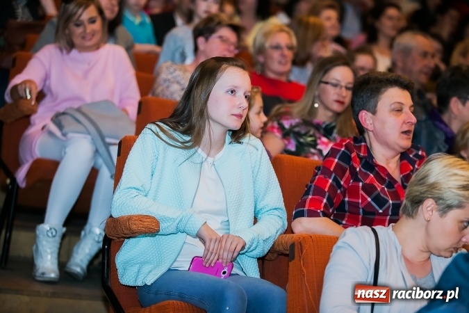 Zdjęcie w galerii na portalu naszraciborz.pl: Oblężenie szkoły muzycznej, która otworzyła swoje drzwi  wiadomości z regionu