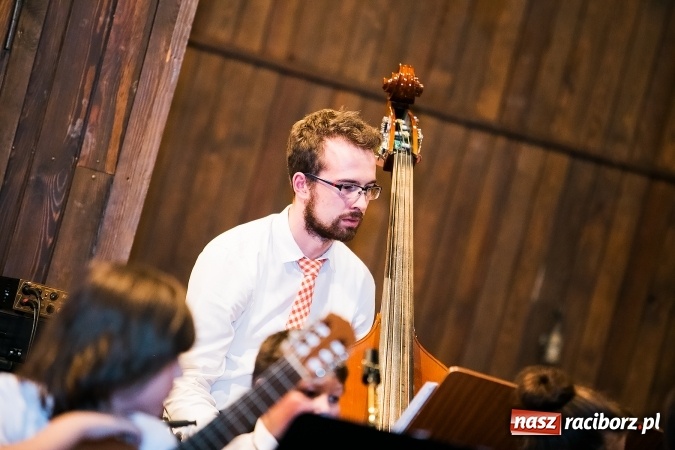 Zdjęcie w galerii na portalu naszraciborz.pl: Oblężenie szkoły muzycznej, która otworzyła swoje drzwi  wiadomości z regionu