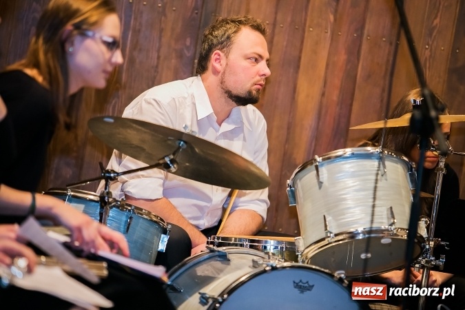 Zdjęcie w galerii na portalu naszraciborz.pl: Oblężenie szkoły muzycznej, która otworzyła swoje drzwi  wiadomości z regionu