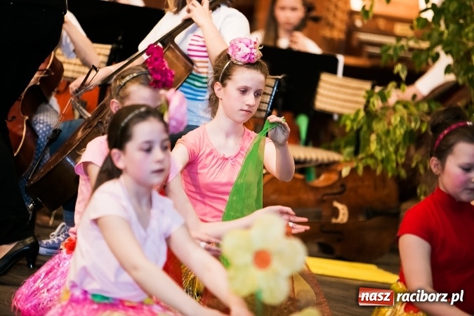 Zdjęcie w galerii na portalu naszraciborz.pl: Oblężenie szkoły muzycznej, która otworzyła swoje drzwi  wiadomości z regionu