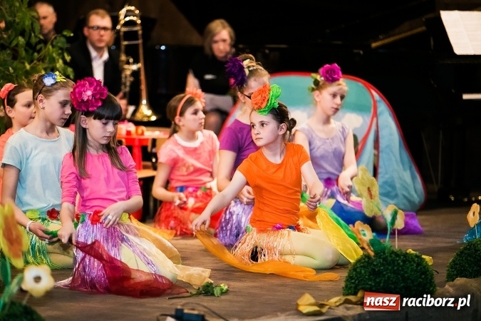 Zdjęcie w galerii na portalu naszraciborz.pl: Oblężenie szkoły muzycznej, która otworzyła swoje drzwi  wiadomości z regionu