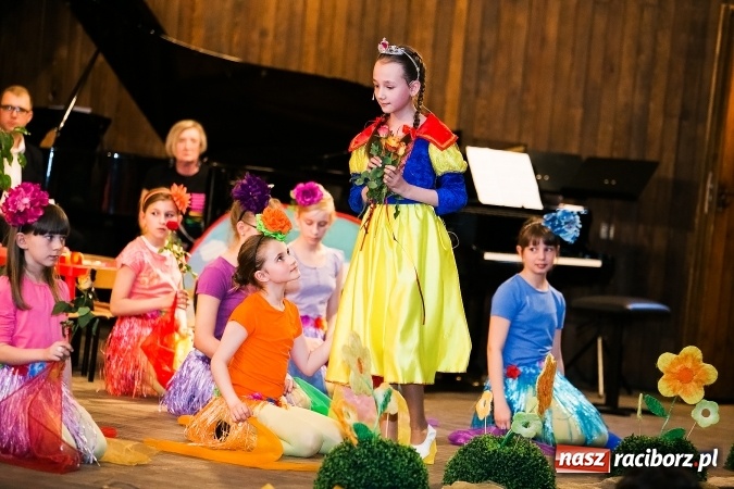 Zdjęcie w galerii na portalu naszraciborz.pl: Oblężenie szkoły muzycznej, która otworzyła swoje drzwi  wiadomości z regionu