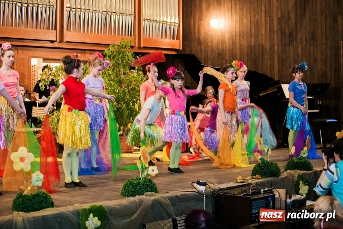 Zdjęcie w galerii na portalu naszraciborz.pl: Oblężenie szkoły muzycznej, która otworzyła swoje drzwi  wiadomości z regionu