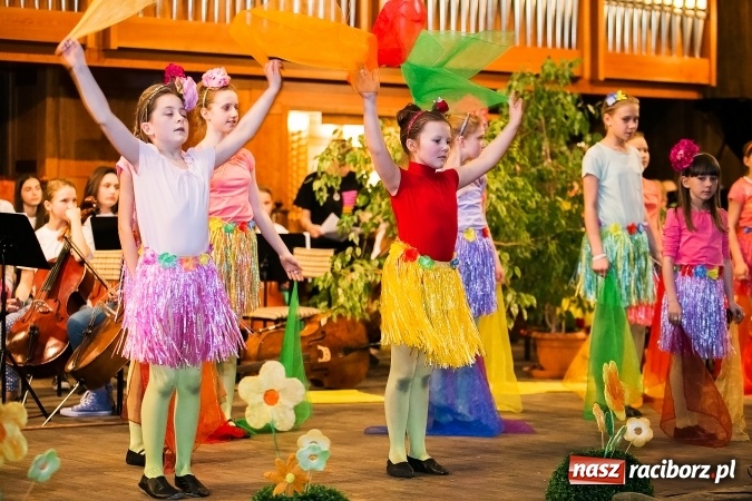 Zdjęcie w galerii na portalu naszraciborz.pl: Oblężenie szkoły muzycznej, która otworzyła swoje drzwi  wiadomości z regionu