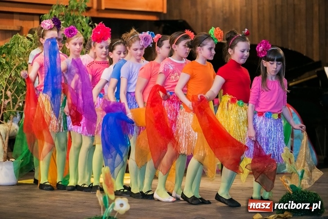 Zdjęcie w galerii na portalu naszraciborz.pl: Oblężenie szkoły muzycznej, która otworzyła swoje drzwi  wiadomości z regionu