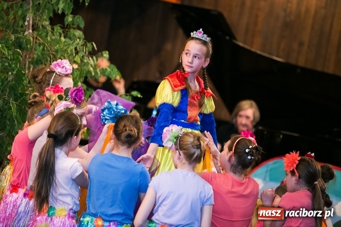 Zdjęcie w galerii na portalu naszraciborz.pl: Oblężenie szkoły muzycznej, która otworzyła swoje drzwi  wiadomości z regionu