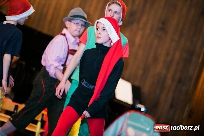 Zdjęcie w galerii na portalu naszraciborz.pl: Oblężenie szkoły muzycznej, która otworzyła swoje drzwi  wiadomości z regionu