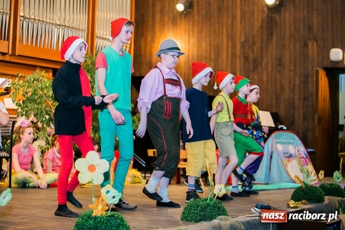 Zdjęcie w galerii na portalu naszraciborz.pl: Oblężenie szkoły muzycznej, która otworzyła swoje drzwi  wiadomości z regionu