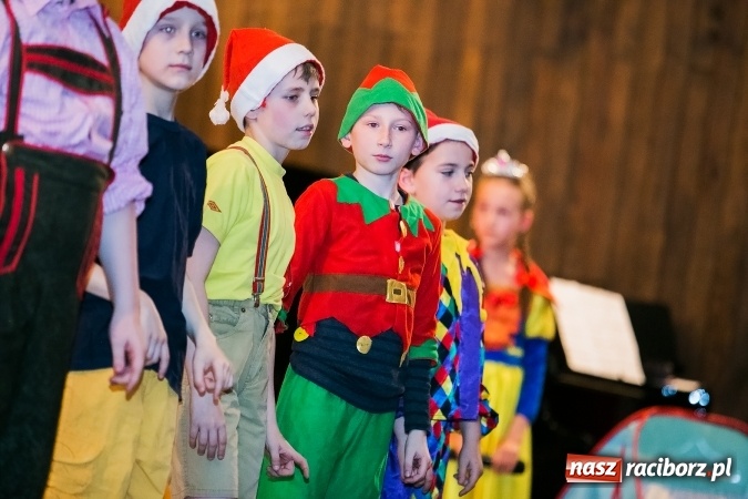 Zdjęcie w galerii na portalu naszraciborz.pl: Oblężenie szkoły muzycznej, która otworzyła swoje drzwi  wiadomości z regionu