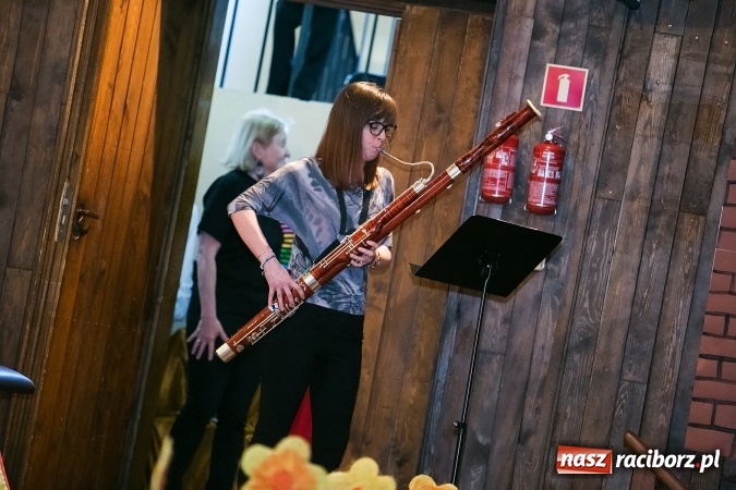 Zdjęcie w galerii na portalu naszraciborz.pl: Oblężenie szkoły muzycznej, która otworzyła swoje drzwi  wiadomości z regionu