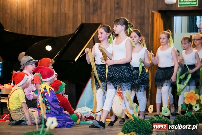 Zdjęcie w galerii na portalu naszraciborz.pl: Oblężenie szkoły muzycznej, która otworzyła swoje drzwi  wiadomości z regionu