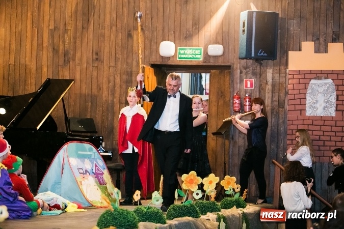 Zdjęcie w galerii na portalu naszraciborz.pl: Oblężenie szkoły muzycznej, która otworzyła swoje drzwi  wiadomości z regionu