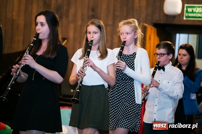 Zdjęcie w galerii na portalu naszraciborz.pl: Oblężenie szkoły muzycznej, która otworzyła swoje drzwi  wiadomości z regionu