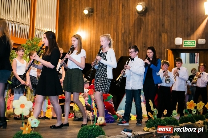 Zdjęcie w galerii na portalu naszraciborz.pl: Oblężenie szkoły muzycznej, która otworzyła swoje drzwi  wiadomości z regionu