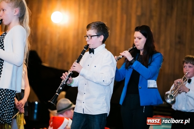 Zdjęcie w galerii na portalu naszraciborz.pl: Oblężenie szkoły muzycznej, która otworzyła swoje drzwi  wiadomości z regionu