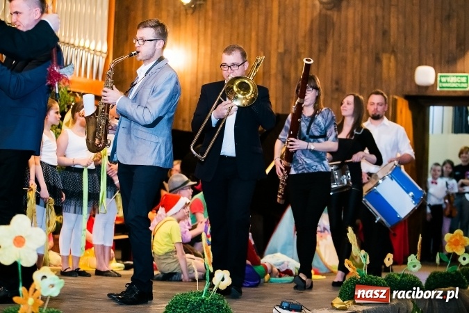 Zdjęcie w galerii na portalu naszraciborz.pl: Oblężenie szkoły muzycznej, która otworzyła swoje drzwi  wiadomości z regionu