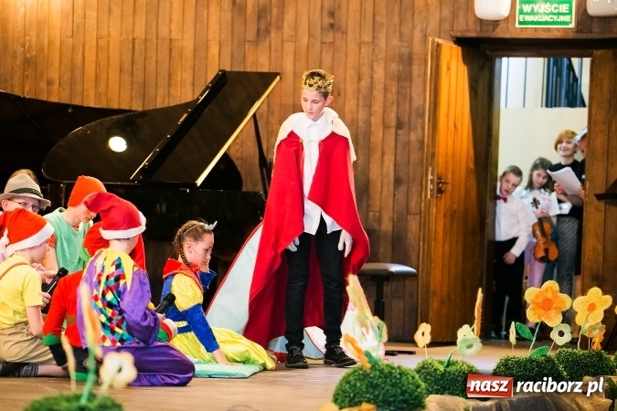 Zdjęcie w galerii na portalu naszraciborz.pl: Oblężenie szkoły muzycznej, która otworzyła swoje drzwi  wiadomości z regionu