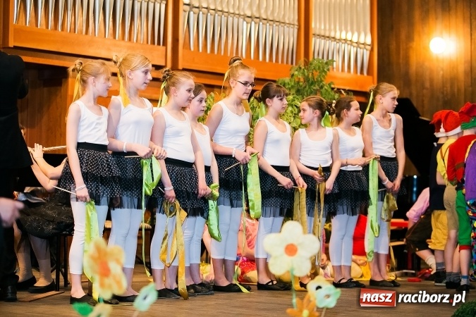 Zdjęcie w galerii na portalu naszraciborz.pl: Oblężenie szkoły muzycznej, która otworzyła swoje drzwi  wiadomości z regionu