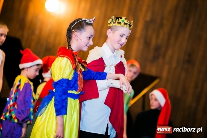 Zdjęcie w galerii na portalu naszraciborz.pl: Oblężenie szkoły muzycznej, która otworzyła swoje drzwi  wiadomości z regionu