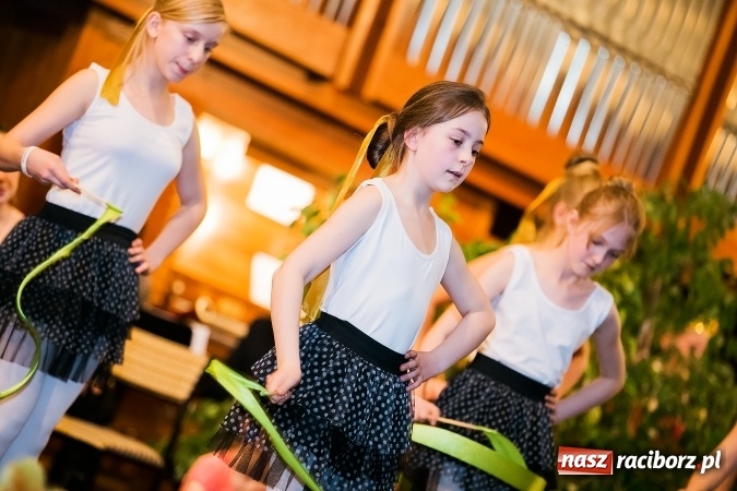 Zdjęcie w galerii na portalu naszraciborz.pl: Oblężenie szkoły muzycznej, która otworzyła swoje drzwi  wiadomości z regionu