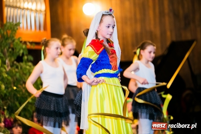 Zdjęcie w galerii na portalu naszraciborz.pl: Oblężenie szkoły muzycznej, która otworzyła swoje drzwi  wiadomości z regionu