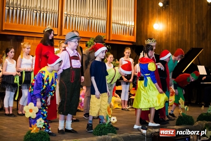 Zdjęcie w galerii na portalu naszraciborz.pl: Oblężenie szkoły muzycznej, która otworzyła swoje drzwi  wiadomości z regionu