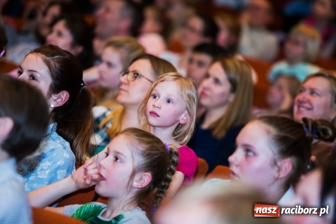Zdjęcie w galerii na portalu naszraciborz.pl: Oblężenie szkoły muzycznej, która otworzyła swoje drzwi  wiadomości z regionu