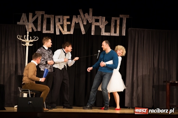 Zdjęcie w galerii na portalu naszraciborz.pl: Kabaret Hrabi i Kabaret Jurki w Raciborskim Centrum Kultury wiadomości z regionu