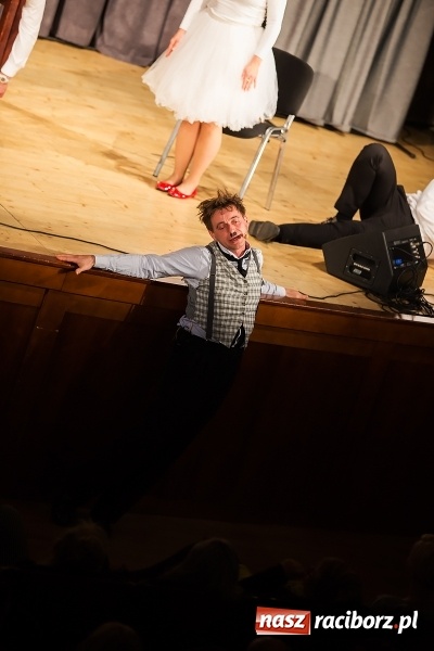 Zdjęcie w galerii na portalu naszraciborz.pl: Kabaret Hrabi i Kabaret Jurki w Raciborskim Centrum Kultury wiadomości z regionu