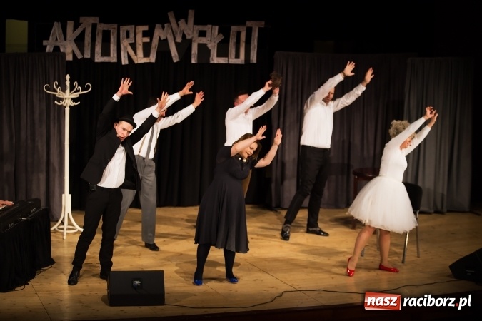 Zdjęcie w galerii na portalu naszraciborz.pl: Kabaret Hrabi i Kabaret Jurki w Raciborskim Centrum Kultury wiadomości z regionu