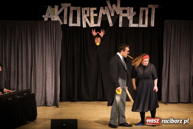 Zdjęcie w galerii na portalu naszraciborz.pl: Kabaret Hrabi i Kabaret Jurki w Raciborskim Centrum Kultury wiadomości z regionu