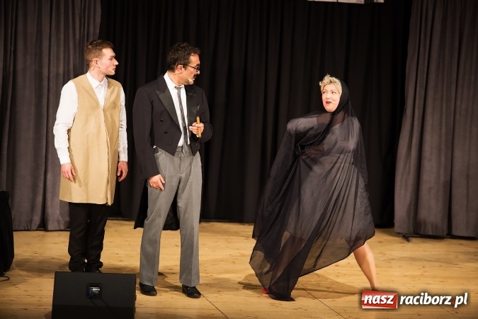 Zdjęcie w galerii na portalu naszraciborz.pl: Kabaret Hrabi i Kabaret Jurki w Raciborskim Centrum Kultury wiadomości z regionu