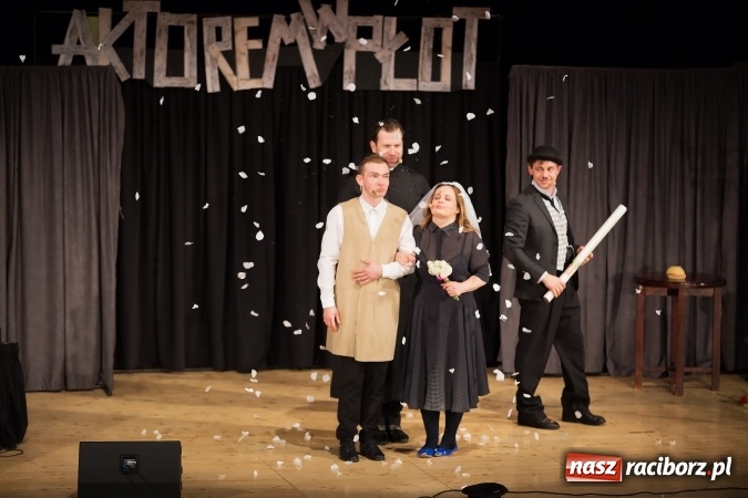 Zdjęcie w galerii na portalu naszraciborz.pl: Kabaret Hrabi i Kabaret Jurki w Raciborskim Centrum Kultury wiadomości z regionu