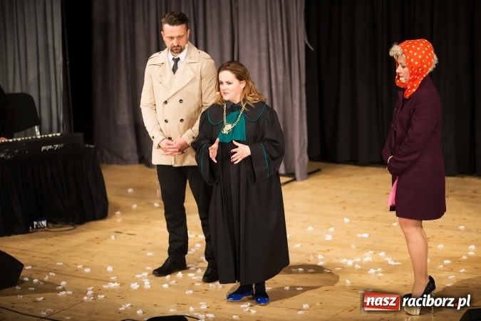 Zdjęcie w galerii na portalu naszraciborz.pl: Kabaret Hrabi i Kabaret Jurki w Raciborskim Centrum Kultury wiadomości z regionu