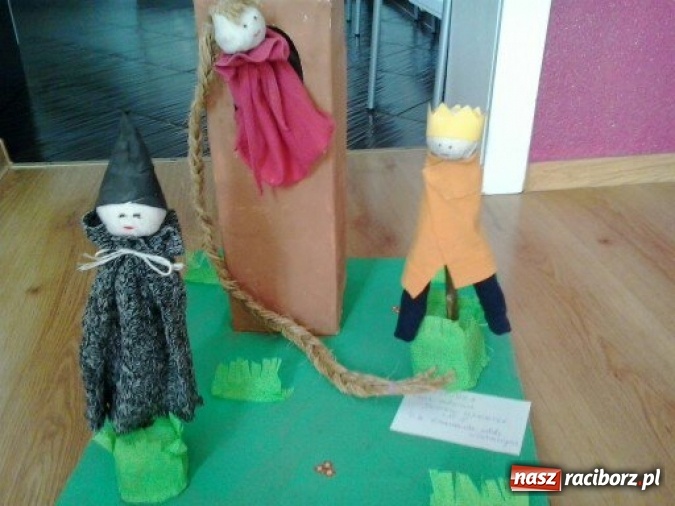 Zdjęcie w galerii na portalu naszraciborz.pl: Czerwony Kapturek, Roszpunka, Kr&oacute;lewna Śnieżka... czyli konkurs plastyczny Baśni Braci Grimm wiadomości z regionu