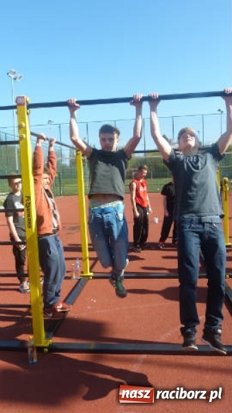 Zdjęcie w galerii na portalu naszraciborz.pl: Street Workout Racibórz w Gimnazjum nr 3  wiadomości z regionu