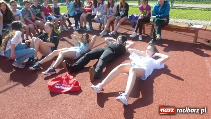 Zdjęcie w galerii na portalu naszraciborz.pl: Street Workout Racibórz w Gimnazjum nr 3  wiadomości z regionu
