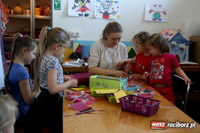 Zdjęcie w galerii na portalu naszraciborz.pl: Środy z zumbą i plastyką w GCK w Nędzy  wiadomości z regionu