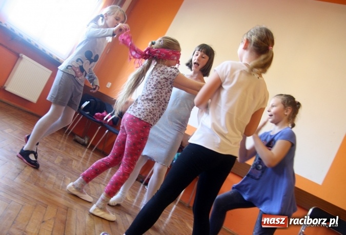 Zdjęcie w galerii na portalu naszraciborz.pl: Środy z zumbą i plastyką w GCK w Nędzy  wiadomości z regionu