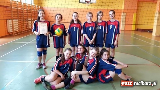 Zdjęcie w galerii na portalu naszraciborz.pl: Sukces siatkarek ze Szkoły Podstawowej nr 13 na szczeblu wojewódzkim wiadomości z regionu