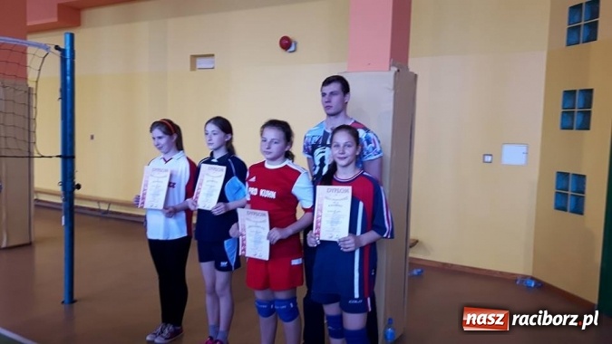 Zdjęcie w galerii na portalu naszraciborz.pl: Sukces siatkarek ze Szkoły Podstawowej nr 13 na szczeblu wojewódzkim wiadomości z regionu