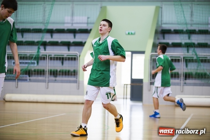 Zdjęcie w galerii na portalu naszraciborz.pl: Koszykarze Gimnazjum nr 1 najlepsi w finałach rejonowych wiadomości z regionu